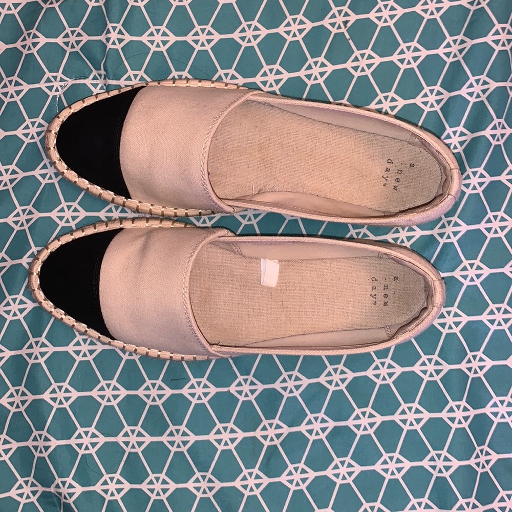 Gently Worn Black & Tan Espadrilles GreatCondition⭐️ Goes with everything!!